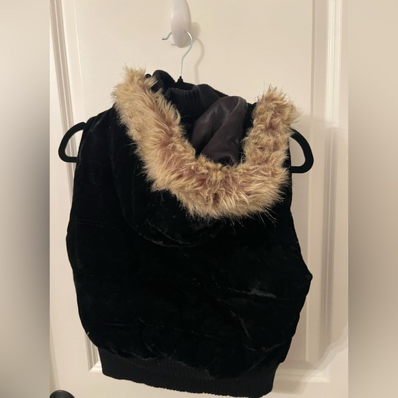 Old navy small Cozy Black velvet velour vest with brown faux fur hood - Picture 6 of 14